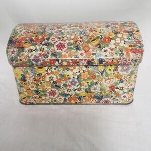 Vintage Daher English Lidded Tin Chest Box